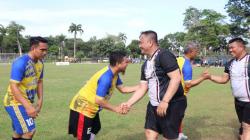 Kapolres Batu Bara Melaksanakan Kegiatan Cooling System Dengan Program Olahraga Bola Kaki Bersama