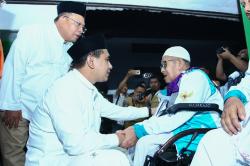 Jemaah Haji Kloter 1 Asal Purbalingga Diberangkatkan, Gus Yasin Ingatkan Cuaca Panas