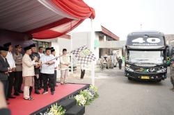 Bupati Karawang Lepas Keberangkatan Jemaah Haji Kloter 3