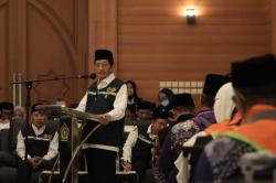 Menag Lepas Kloter Pertama Jemaah Haji 2025: Ingatkan Perjalanan Spiritual dan Jaga Kesehatan