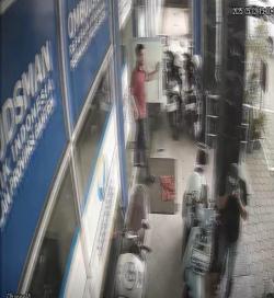 Viral! Rekaman CCTV Dua Pelaku Curanmor Sasar Kantor Ombudsman Banten