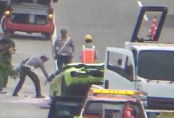 Touring Mewah, Lamborghini Ringsek Tabrak Suzuki Ignis di Tol Jombang