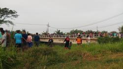 Mobil Terjun ke Sungai di Bagor, Sopir Masih Dalam Pencarian