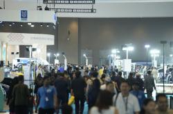 Ramai Pengunjung! PEVS 2025 Hadirkan Promo dan Event Seru di Akhir Pekan