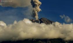 Gunung Semeru Meletus, Tinggi Kolom Asap Letusan 1.000 Meter Masyarakat Diminta Waspada