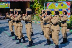 Semangat Kepahlawanan Hadir di Pesta Siaga Melalui Atraksi Baris Berbaris Tim Tasabara Prawira SMPN