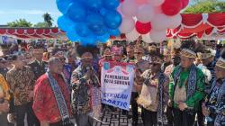 Kado Hardiknas 2025: Pemerintah Kota Sorong Resmi Berlakukan Sekolah Gratis untuk 16 Ribu Pelajar