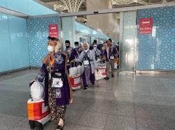 Ratusan Jemaah Haji Indonesia Gelombang Pertama Tiba di Madinah, Sambutan Haru Warnai Kedatangan