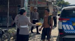 Satlantas Polres Batu Bara Berbagi Nasi Kotak Kepada ODGJ, Pekerja Jalanan Dan Tukang Becak
