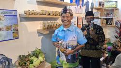 SMPN 1 Mantup Olah Buah Langka Kecacil Jadi Minuman Segar