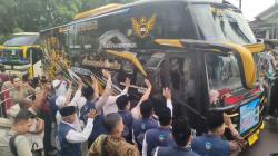 Ratusan Calon Jemaah Haji Asal Garut Kloter 05 Berangkat Lebih Awal ke Embarkasi Bekasi