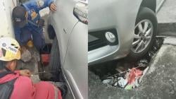 Mobil Avanza Terjebak Lubang di Jalan Cilembang, Damkar Tasikmalaya Turun Tangan