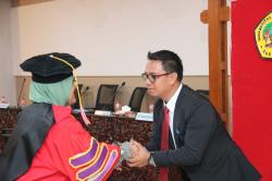Kisah Inspiratif Hermansyah, Anak Calo Terminal yang Sukses Raih Gelar Doktor dan Jadi ASN