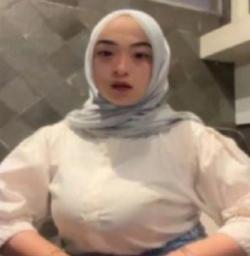 Bu Guru Salsa Kembali Berulah Setelah Video Durasi 23 Detik Bareng Suami Viral