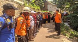 Basarnas dan Tim Gabungan Lanjutkan Evakuasi Pelajar Asal Jember Jatuh di Gunung Saeng