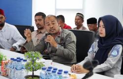 Polisi Bersama Stakeholder dan Forum Geuchik Bahas Cegah Laka Lantas Akibat Ternak Lepas di Jalan
