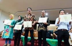 Teman Kuliah Ungkap Fakta Ijazah Jokowi, Tunjukkan Bukti Asli dari UGM