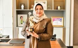 Elvi Rofiqotul Raih Women’s Inspiration Awards 2025, Cetak Sejarah Perintis Bank Emas Pertama