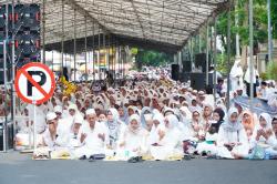 Ribuan Jamaah Al Khidmah Dzikir Bersama Peringati Hari Jadi Lamongan ke-456