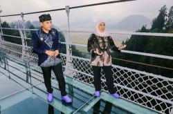 Gubernur Khofifah Kembali Kunjungi Jembatan Kaca Seruni Point Bromo, Dulu Sempat Terpeleset