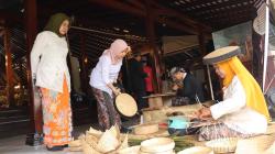 Warna-Warni Budaya Kudus Semarakkan TMII Jakarta