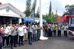 Lucky Hakim Lepas Keberangkatan Calon Jemaah Haji: Titip Doa untuk Kemajuan Indramayu