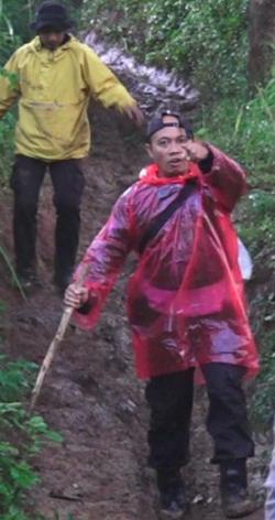 Evakuasi Jenazah Pendaki Gunung Saeng Diwarnai Arogansi Oknum Polisi Halangi Jurnalis Ambil Gambar