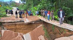 Diterjang Longsor, Jalan Poros Sambaliung-Talisayan Putus Total