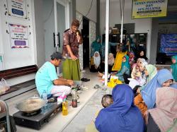 Inovatif! Warga Randuboto Sulap Minyak Jelantah Jadi Bahan Bakar Kompor