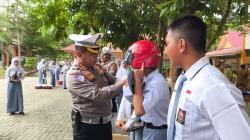 Ditlantas Polda Riau Sosialisasikan Tertib Lalu Lintas dan Green Policing di SMKN 7 Pekanbaru