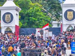 Aliansi Rakyat Sulbar Geruduk Kantor Gubernur, Tuntut Cabut Izin Tambang Pasir