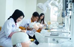 Dapatkan Dental Student Kit Gratis, Ini Syarat Daftar FKG UM Surabaya 2025