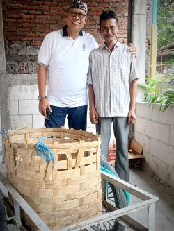 Mengharukan! Bejo, Tukang Sampah Gresik, Naik Haji Lewat Perjuangan dan Cinta