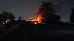 Truk TNI Bermuatan Amunisi Terbakar di Tol Surabaya-Malang, Ledakan Hebohkan Warga Pasuruan
