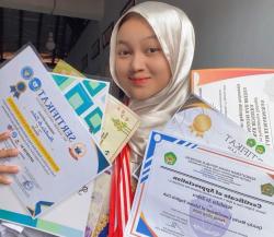Salut! Maulidia Siswa MAN 1 Brebes Diterima di 4 Universitas di Amerika