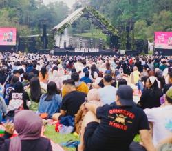 Sunset di Kebun Hipnotis Pengunjung Kebun Raya Cibodas dengan Harmoni Alam dan Musik