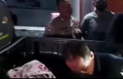 Maling Ayam Adu Seharga Rp2,5 Juta di Jombang Babak Belur Dihajar Warga, Kondisi Mengenaskan