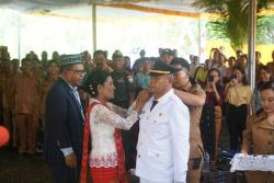 Lantik Dua Camat, Agas Andreas: Camat Harus jadi Ujung Tombak Pelayanan Publik