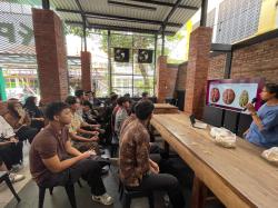 Universitas Wijaya Putra Gelar Workshop Sociopreneur, Bekali Siswa SMA Keterampilan Masa Depan