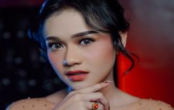 Punya Gaya Sinden yang Unik, Ririn DA Viral di TikTok