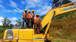 Gerak Cepat Bupati Maybrat Turunkan Eskavator, Buka Akses Terisolasi di Aifat Timur Raya