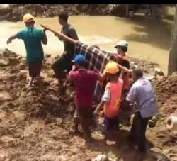 Pekerja Proyek Pembangunan Jembatan di Cisoka Tangerang Tertimpa Longsor