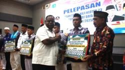 Gubernur Papua Barat Daya Lepas 370 Calon Haji, Serahkan Bantuan Dana untuk Kelancaran Ibadah