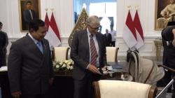 Momen Unik, Bill Gates Beri Hadiah ke Bobby Kertanegara, Kucing Milik Prabowo