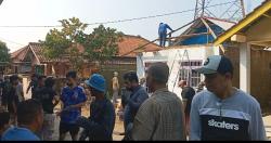 Rumah Badri Kini Diperbaiki, Warga Tegalwangi Baru Kota Cilegon Antusias Gelar Gotong Royong