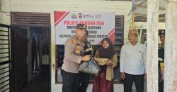 Polisi di Pidie Jaya Aceh Bantu Warga Kurang Mampu dengan Sembako