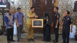 Pengelolaan DBHCHT Terbaik, Komitmen Berantas Rokok Ilegal, Pemkab Jepara Raih Penghargaan