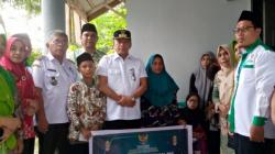 Pemkab Butur dan Baznas Salurkan ZIS, Bupati Afirudin Minta Bantuan Dimanfaatkan secara Bijak