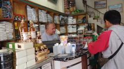 Jelang Musim Haji 2025, Toko Oleh-oleh di Tasikmalaya Masih Sepi, Omzet Anjlok hingga 30 Persen