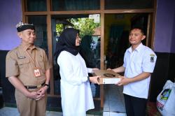Kisah Inspiratif Agus Hermanto, Guru Muda Banyuwangi yang Berjuang Mengentaskan Anak Putus Sekolah
